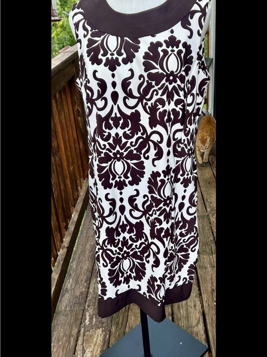 Alyx Dresses & Skirts - Alyx Brown/White Floral Sheath Dress Scoop Neck Sleeveless Knee Sz 16 Zip